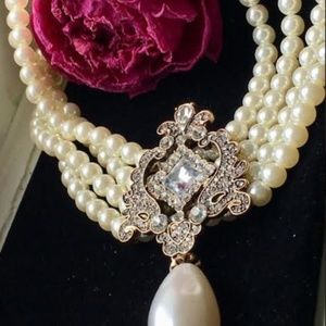 Diamond Broach Pearl Triple Strand Necklace Choker